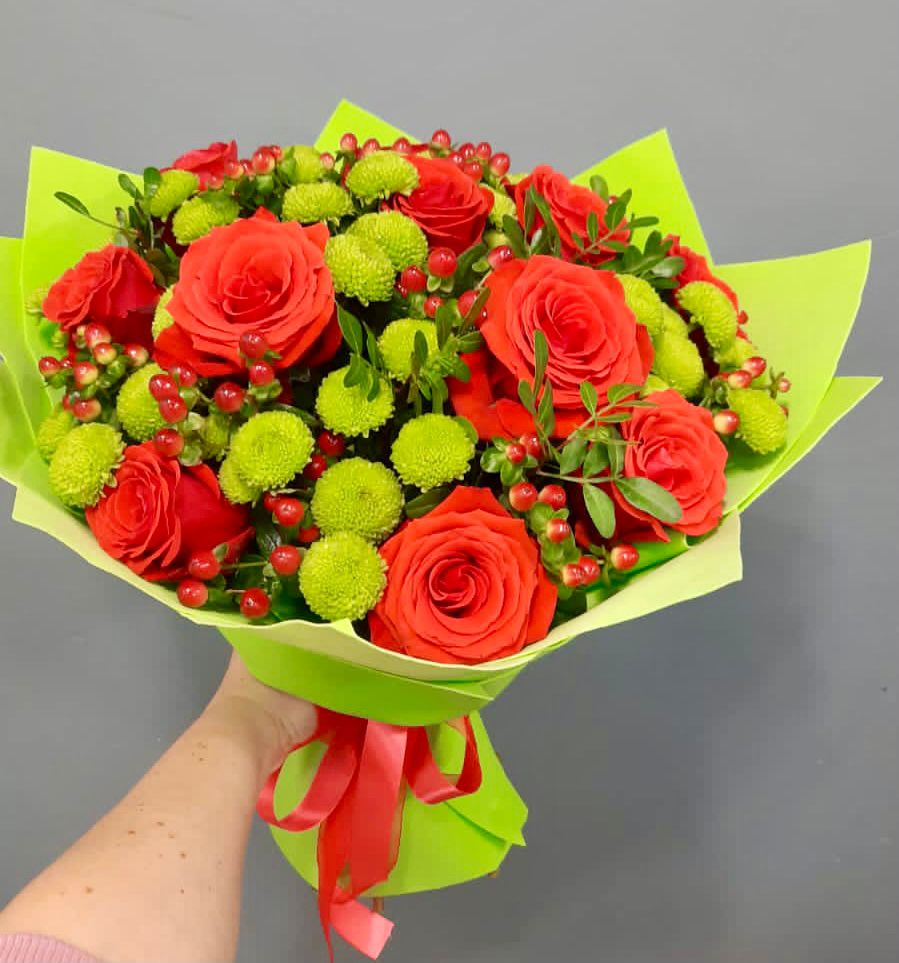 Букет цветов из: Хризантемы и Розы в Бородинской