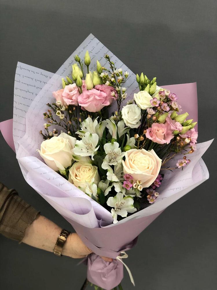 Букет цветов из: Альстромерии, Розы и Лизиантусы в Бородинской