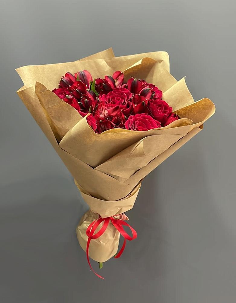 Букет цветов из: Альстромерии и Розы в Бородинской