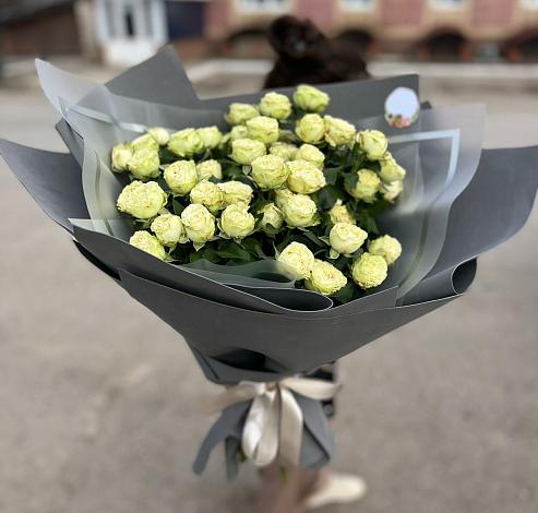 Букет Белые кустовые розы Солинеро в Бородинской
