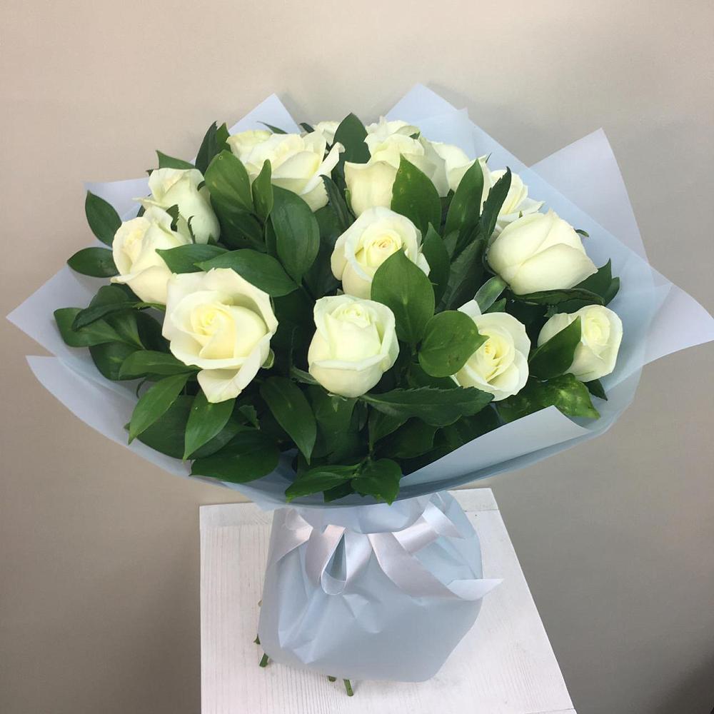 Букет 15 Белых роз Проуд в Бородинской