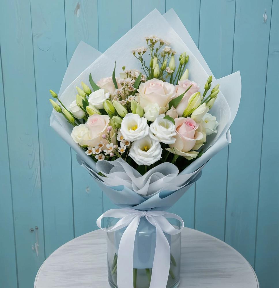 Букет цветов из: Розы и Лизиантусы в Бородинской