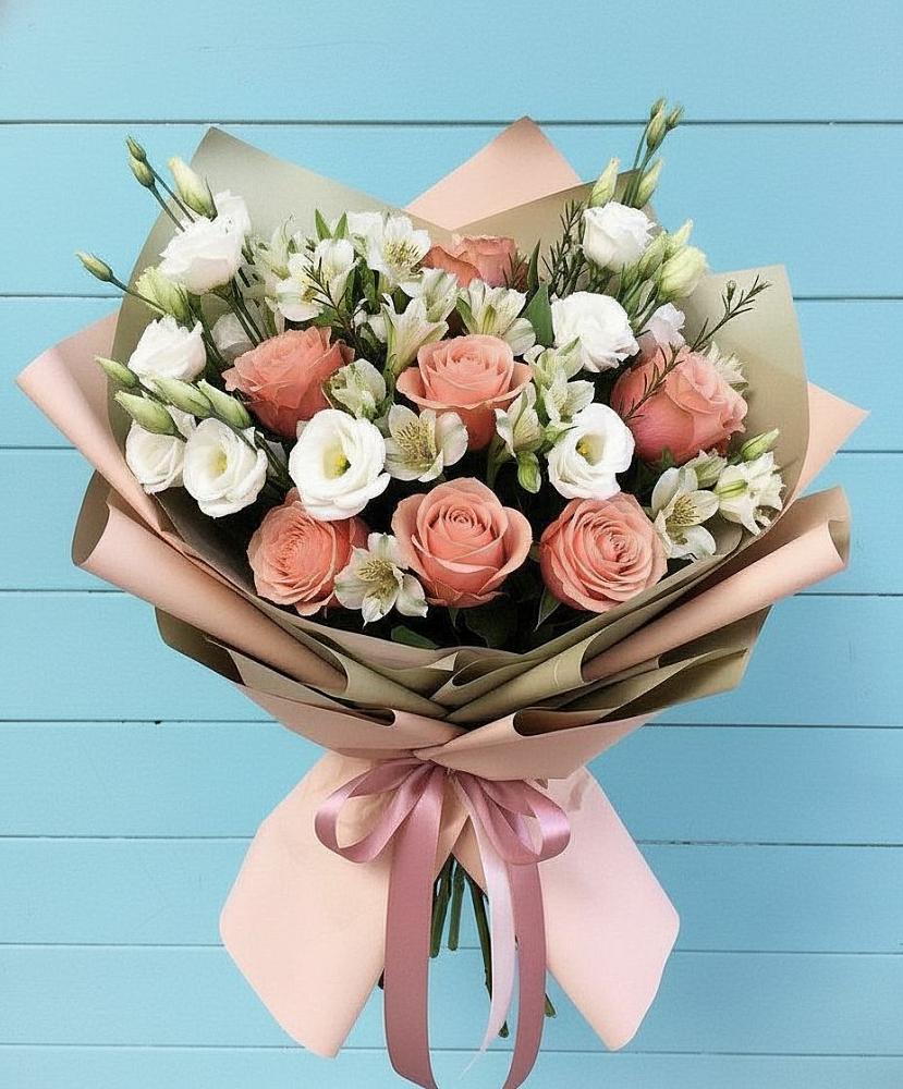 Букет цветов из: Розы, Альстромерии и Лизиантусы в Бородинской