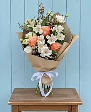 Букет цветов из:  Альстромерии, Лизиантусы, Розы и Хризантемы в Бородинской