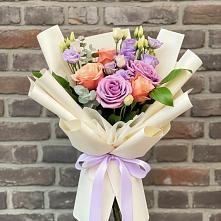 Букет цветов из:  Лизиантусы и Розы в Бородинской