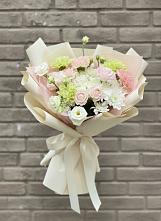 Букет цветов из:  Гвоздики, Розы, Лизиантусы и Хризантемы в Бородинской