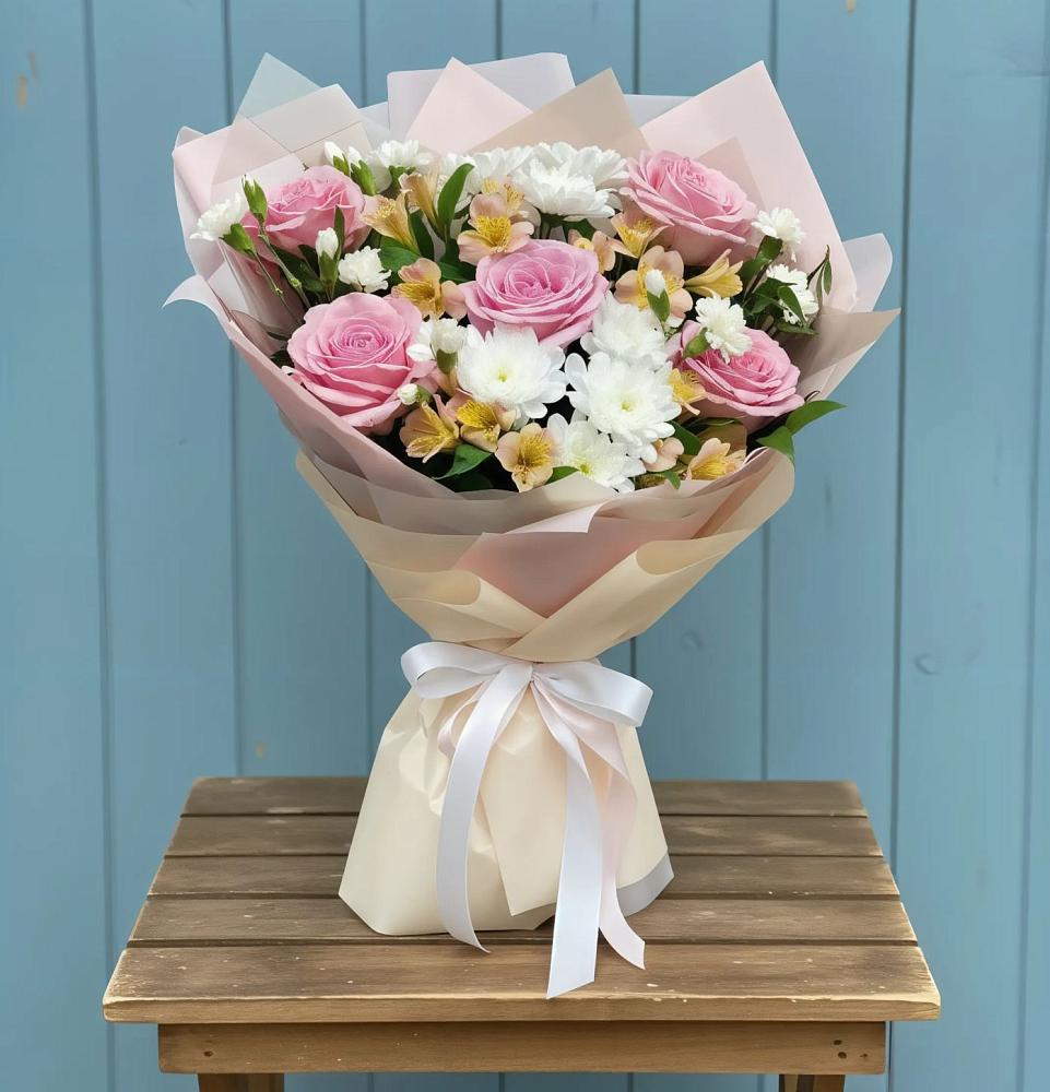 Букет цветов из: Гвоздики, Орхидеи и Розы в Бородинской