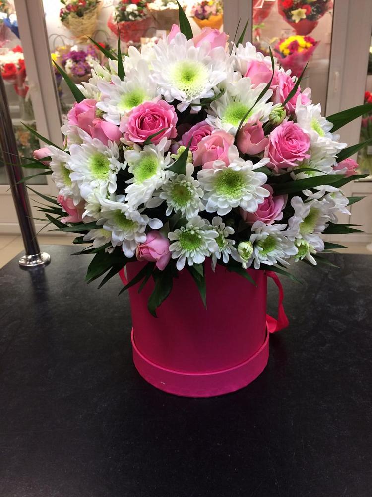 Цветочная композиция из Розы и Хризантемы в шляпной коробке в Бородинской