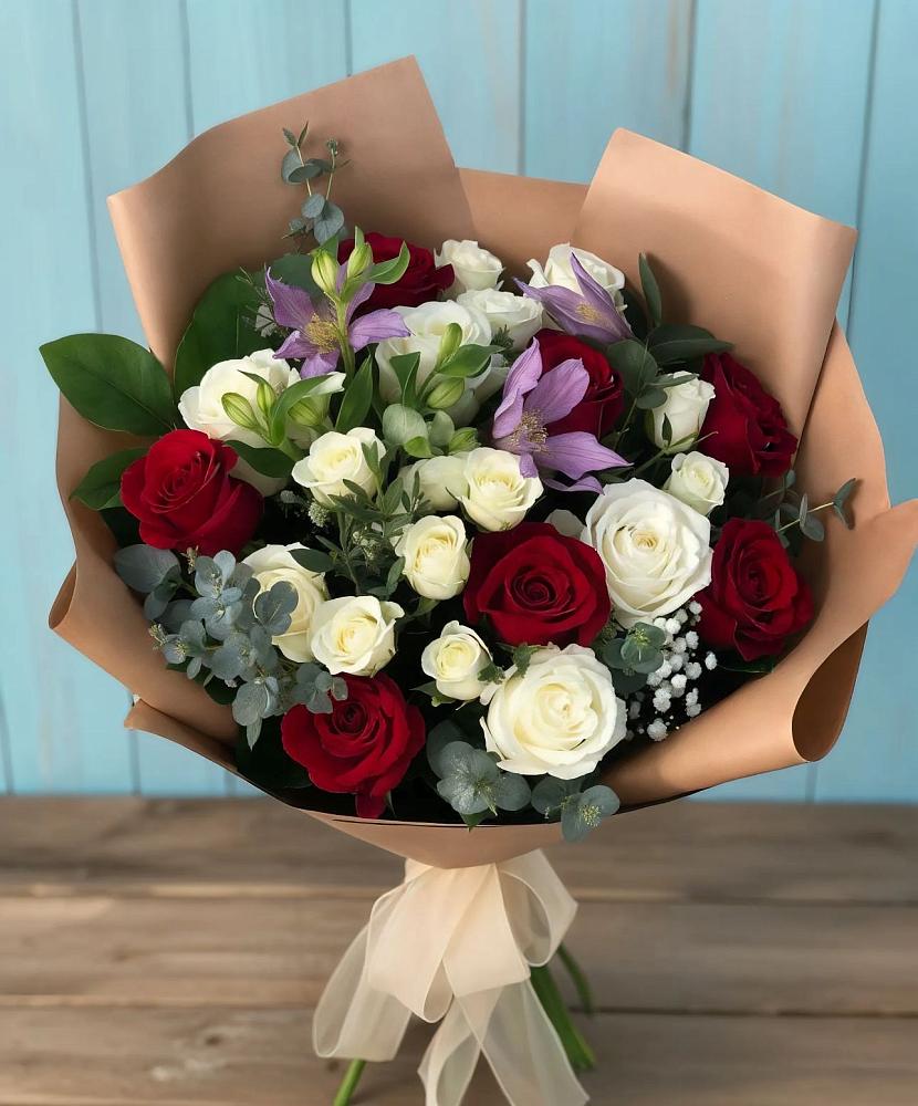 Букет цветов из: Розы и Альстромерии в Бородинской