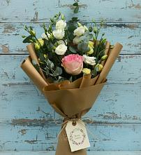 Букет цветов из:  Розы и Лизиантусы в Бородинской